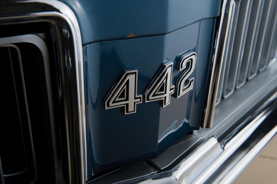 Логотип Oldsmobile 442 W-30 Convertible 1970 года  (фото 13 из 21)